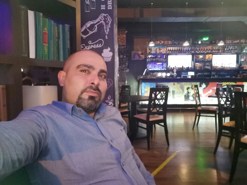  21473641  Ali, 37 ,    
