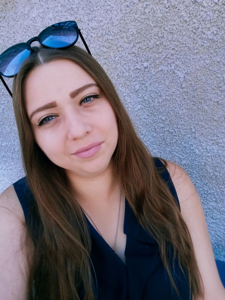  44301241  Elena, 28 ,    