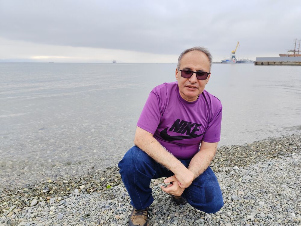  53571381  Hakan, 51 ,    -