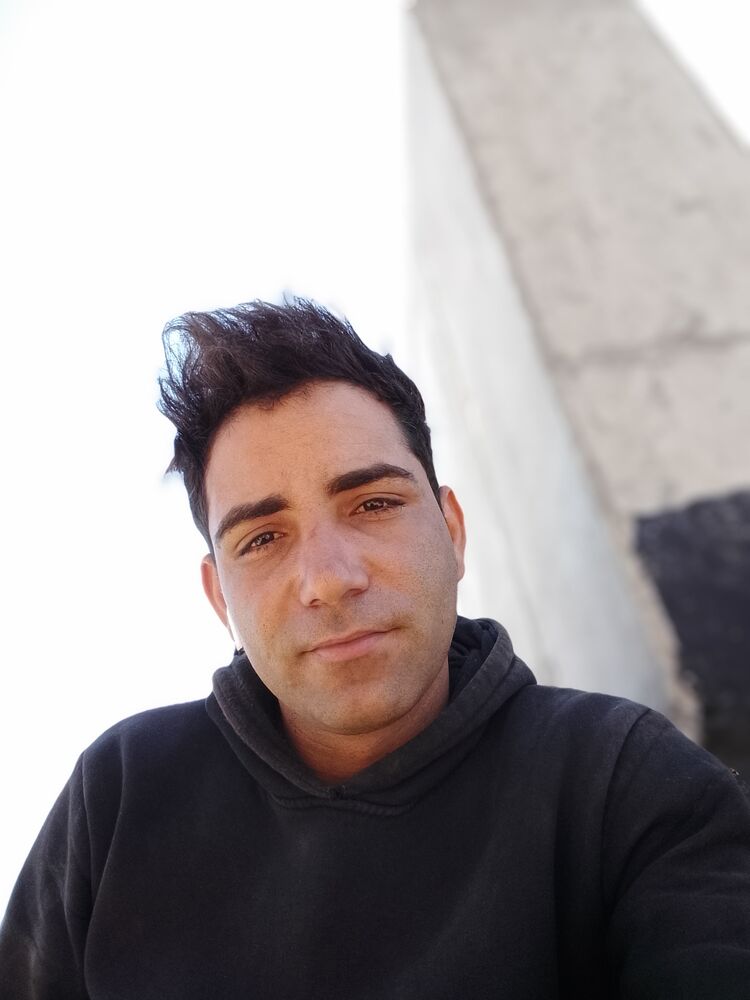  52681471  Antonio, 27 ,    