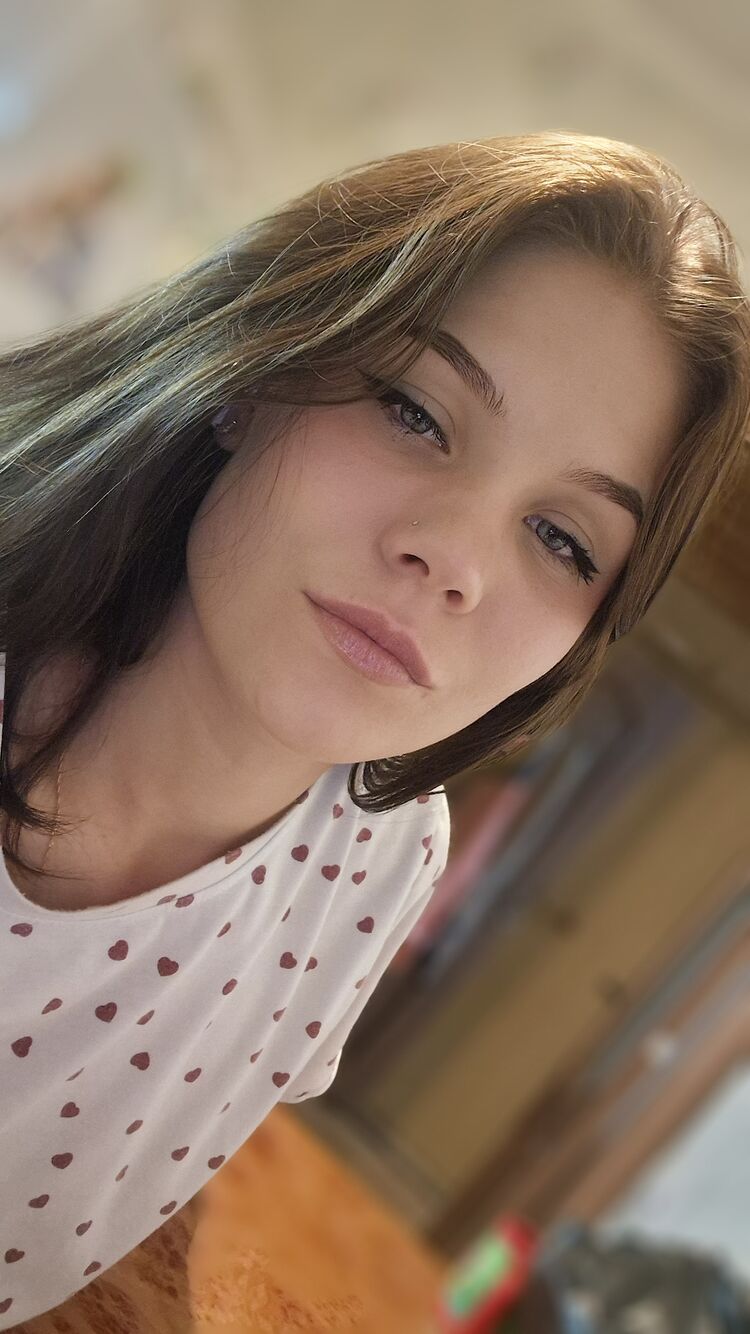  46752731  Lena, 21 ,    