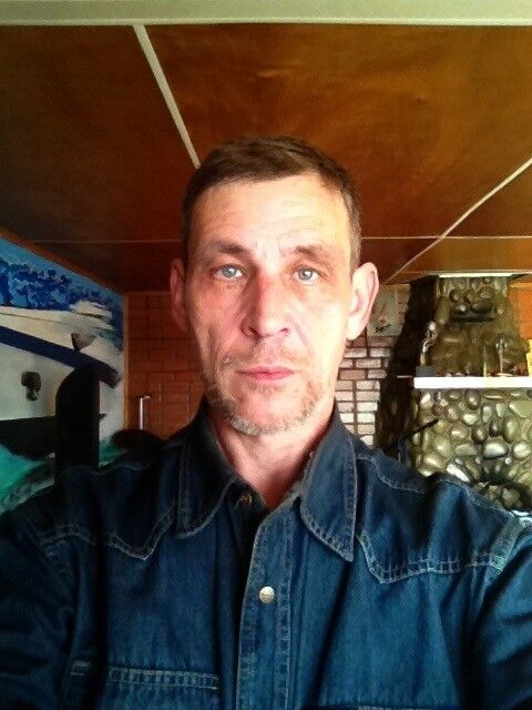  4249471  Leoraru, 61 ,    