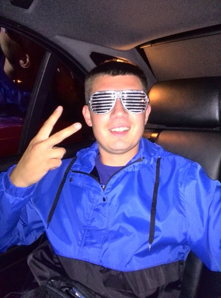  6860191  Artur, 35 ,    