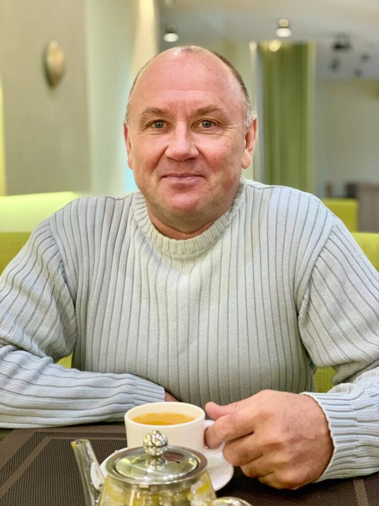  48427031  Stanislav, 57 ,    