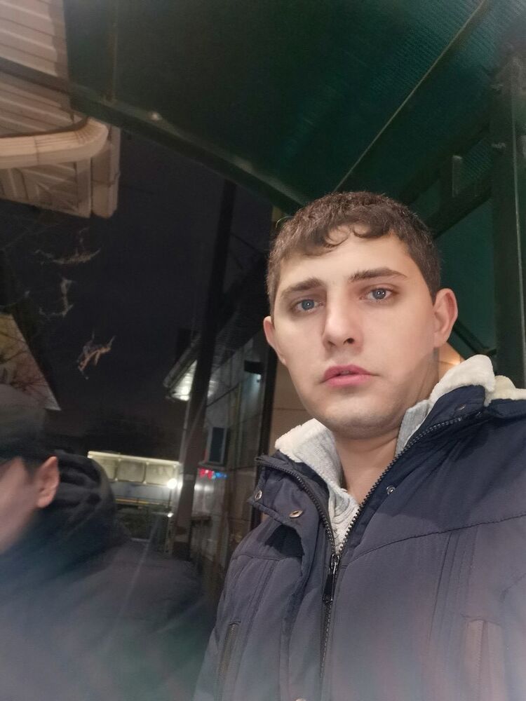  19168781  Vadim, 37 ,    