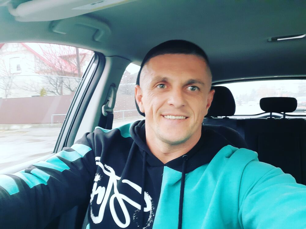 27741681  VITALII, 40 ,    