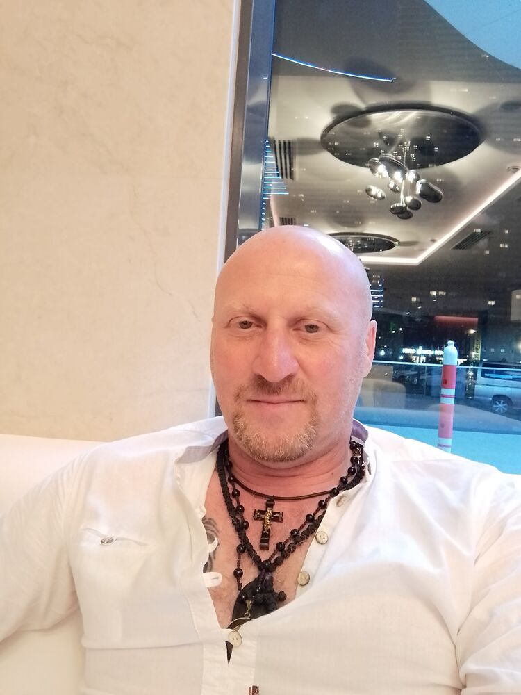  35960521  Karleone, 44 ,    