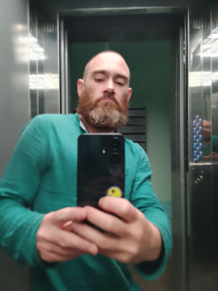  35789821  Roman, 41 ,    