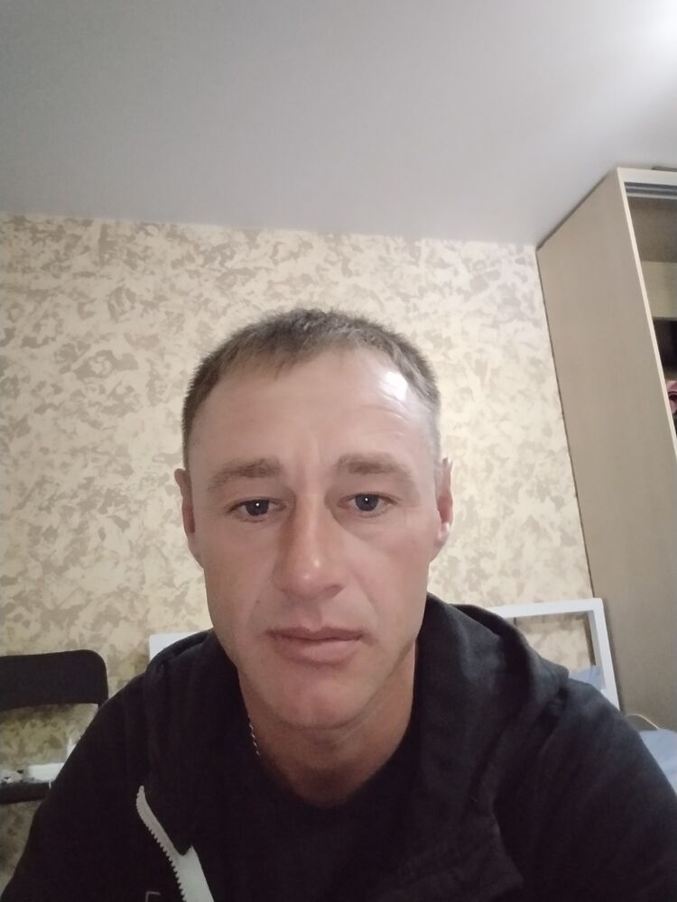  41545851  Petru, 37 ,    