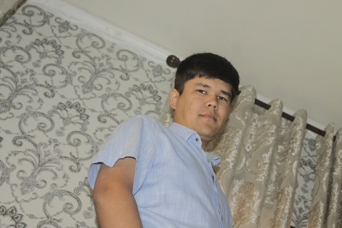  20049371  Bahrom, 32 ,    