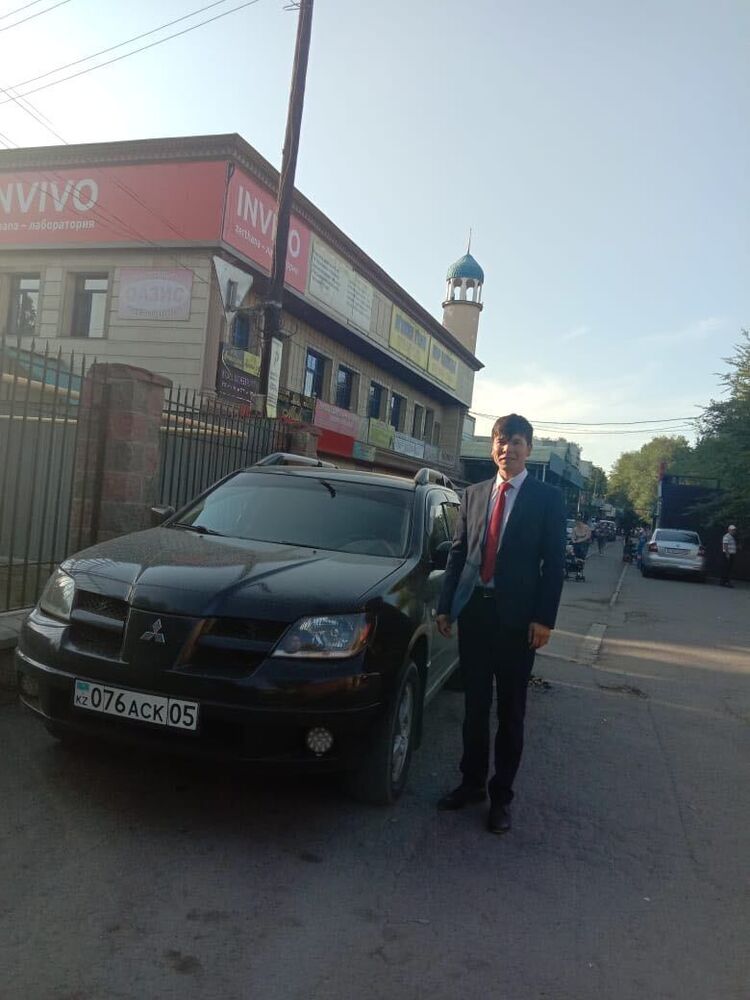  ,   Arman, 37 ,   ,   