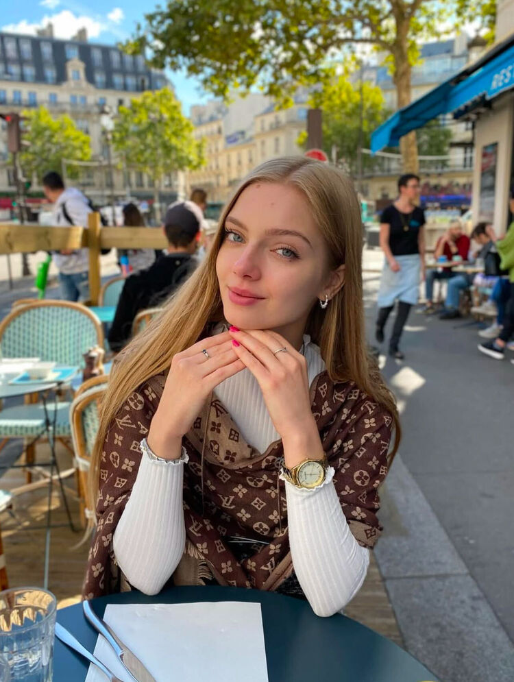  ,   Yana, 25 ,   ,   