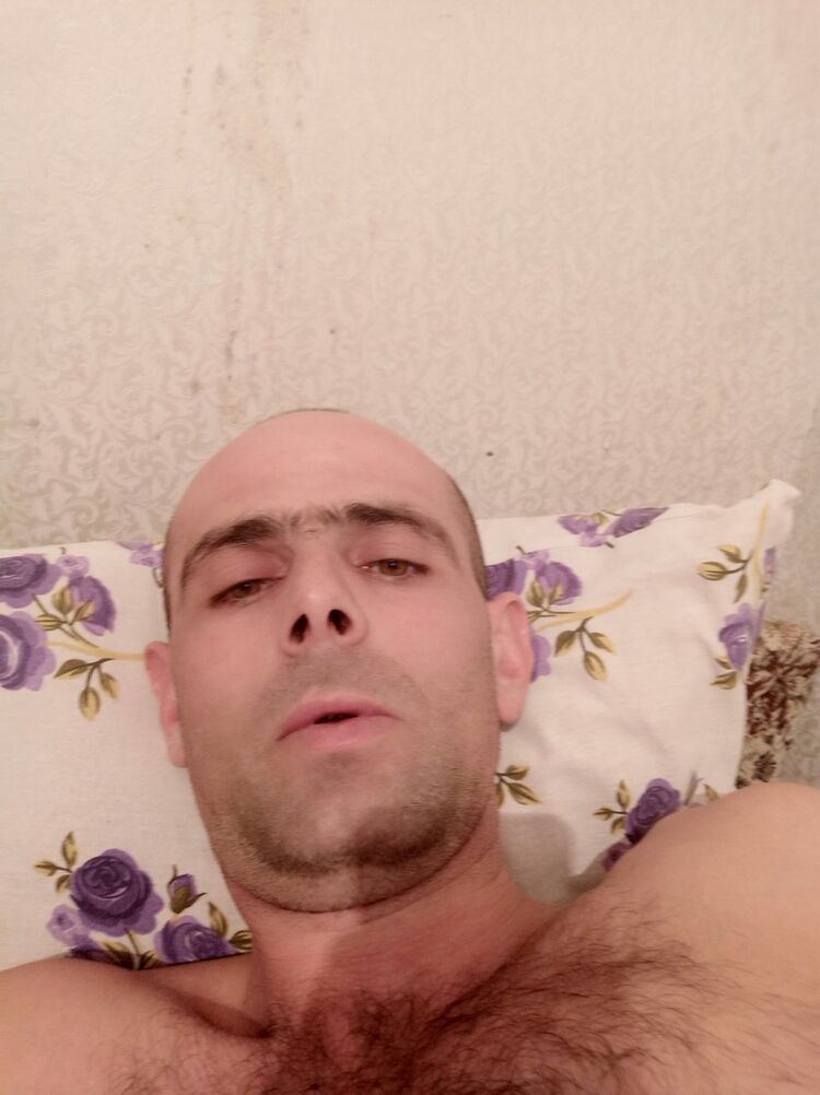  19368861  Sergiu, 36 ,    