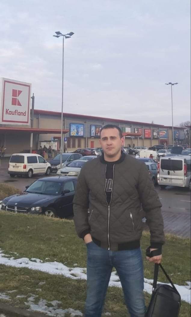  25045671  Dima, 32 ,    