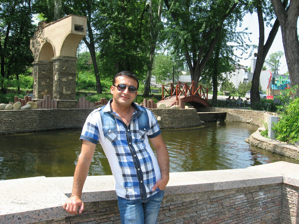  6597811  Parviz, 47 ,    
