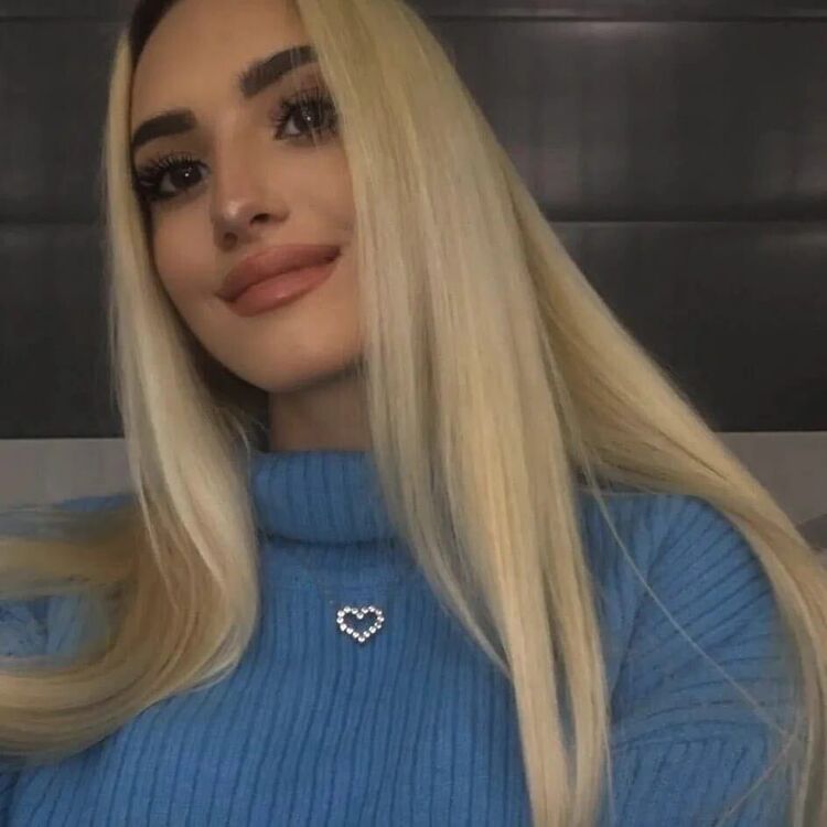 ,   Emily, 21 ,   c 