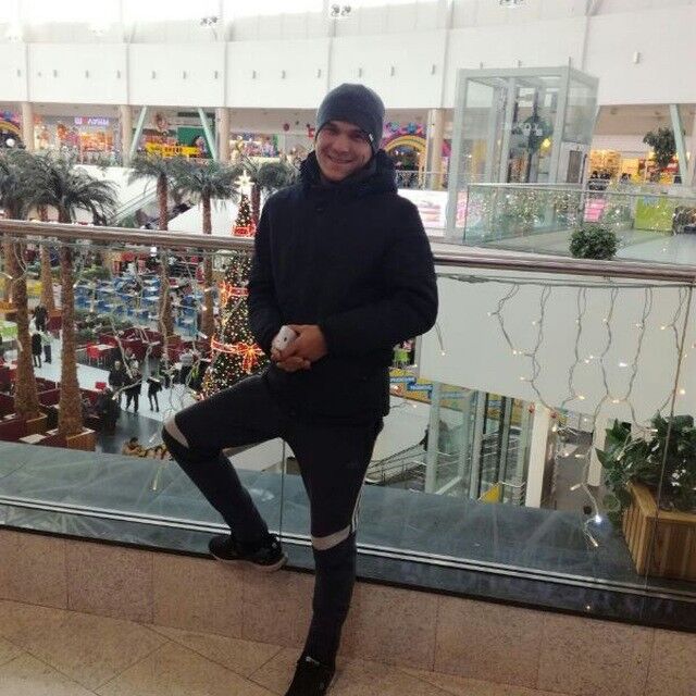  ,   Tom, 32 ,   ,   , c 