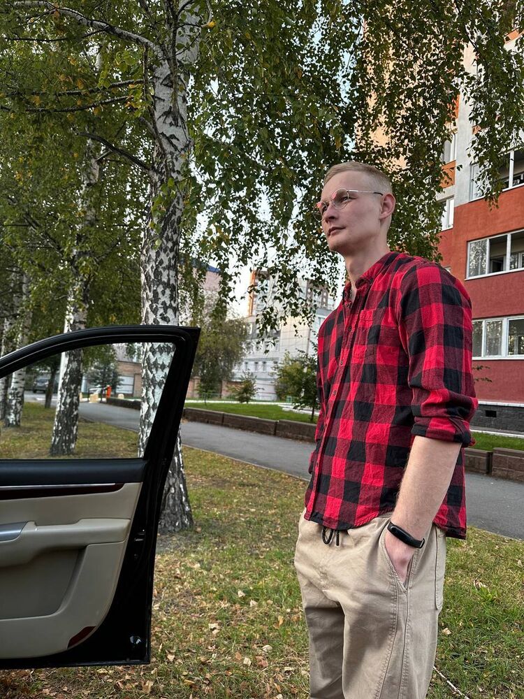  54182321  Kesha, 28 ,    