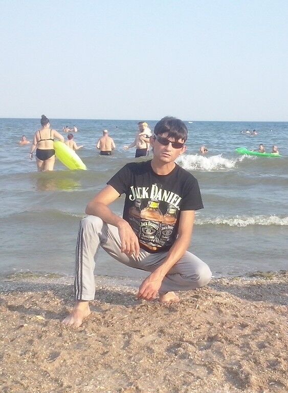  8456281  Maksim, 44 ,    