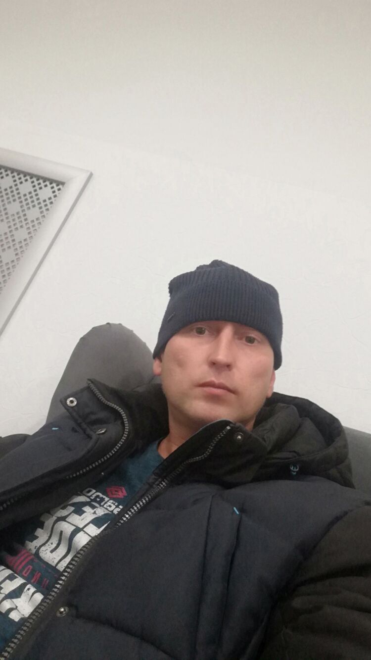  41054561  Damir, 41 ,    