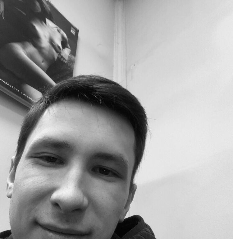  37753381  Denis, 23 ,    