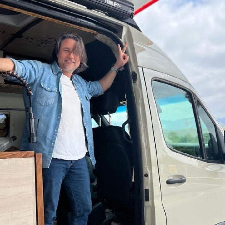 ���� 47046011 ������� Sandro, 25 ���, ���� ���������� � �����