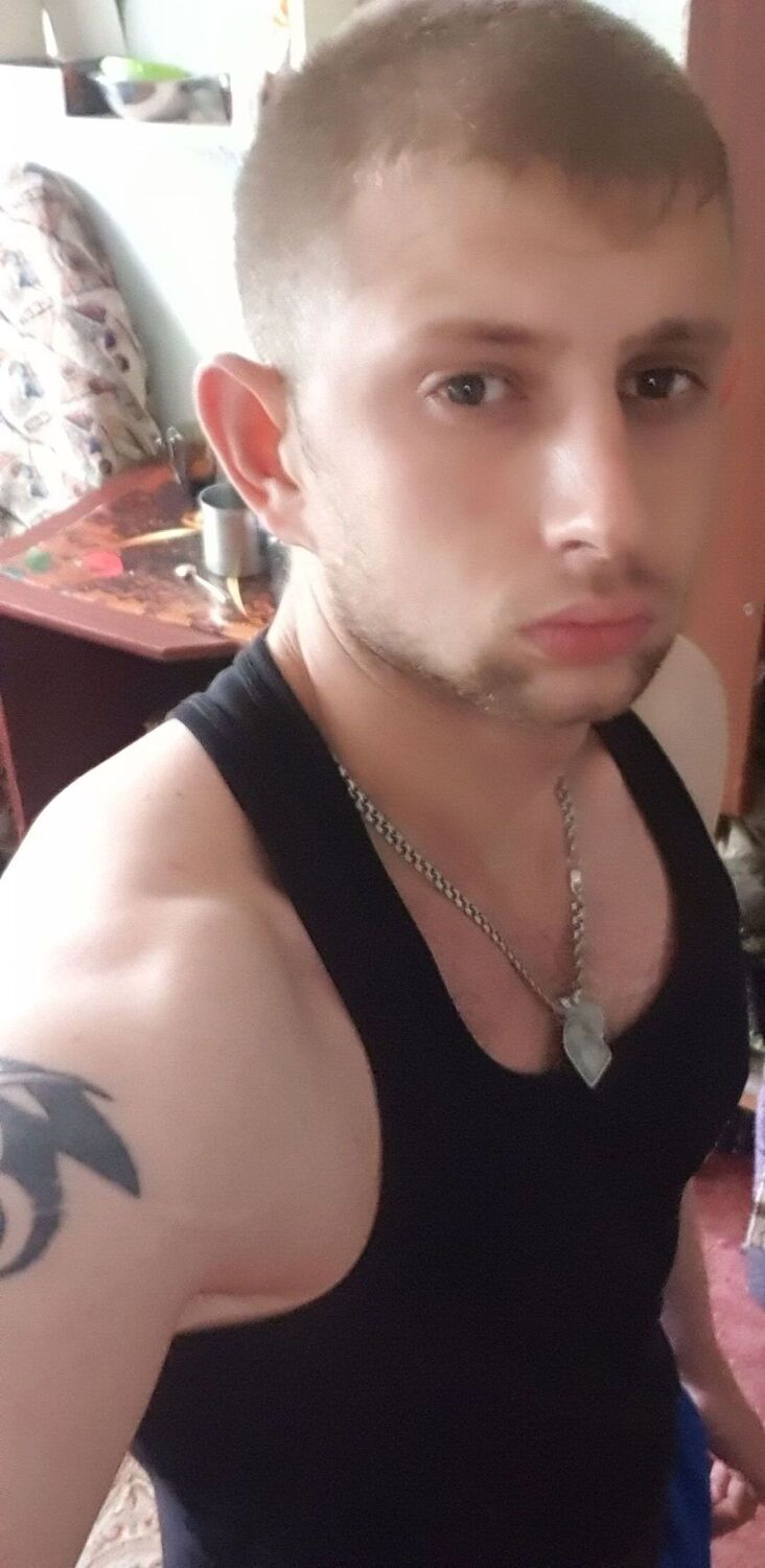  53752141  Artem, 33 ,    