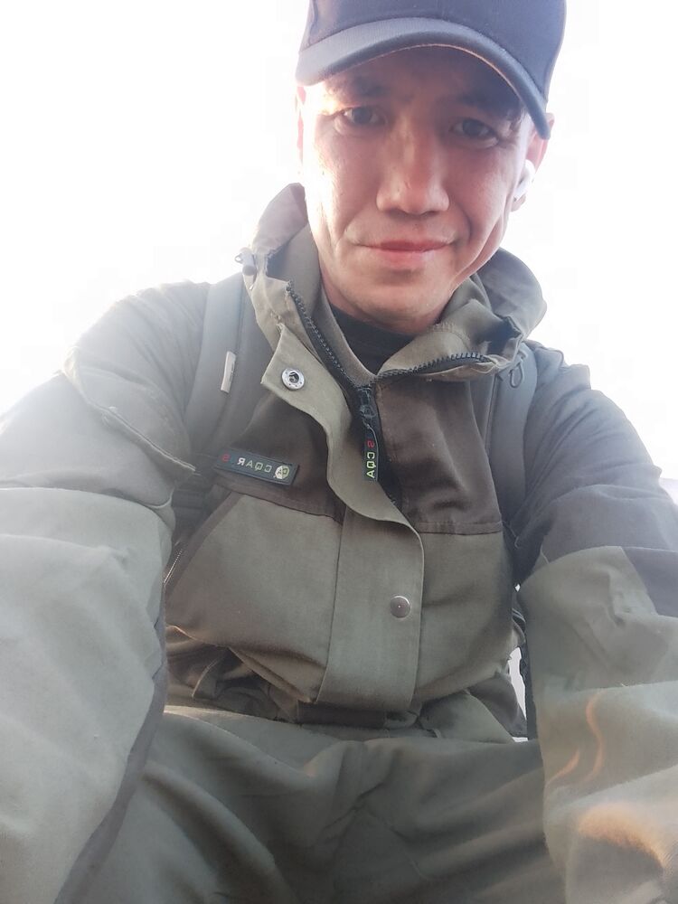  38464041  Andrei, 42 ,    