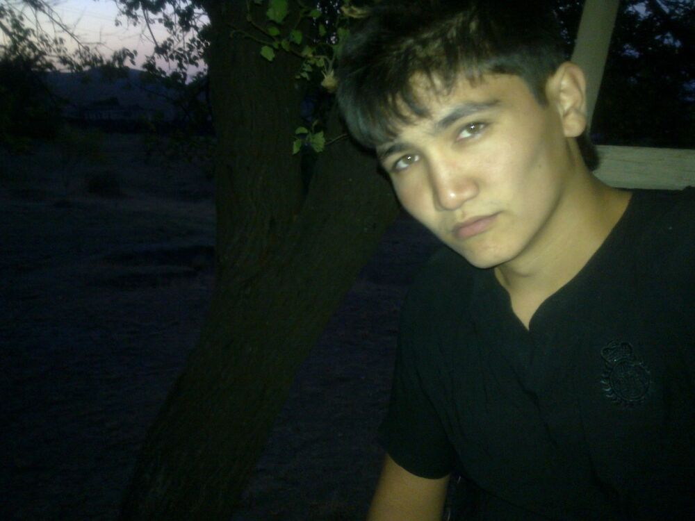  5220191  Viktor, 29 ,    