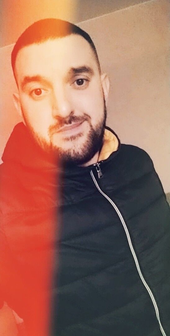  18373551  Artur, 35 ,    -