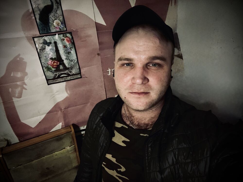  50242451  Slavik , 27 ,    