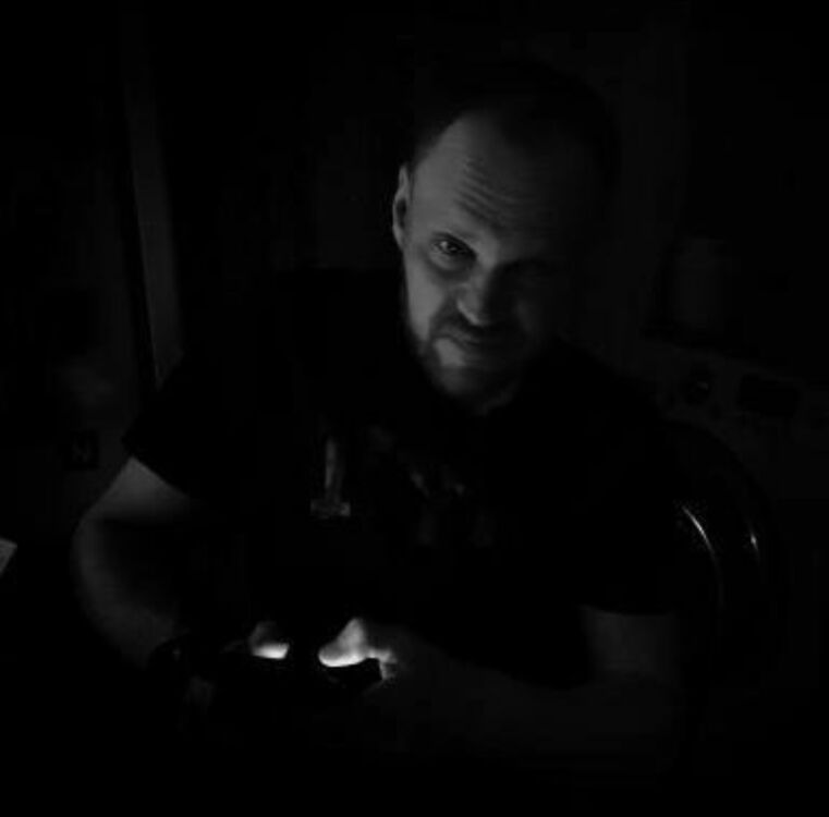 43439881  Artyom, 45 ,    