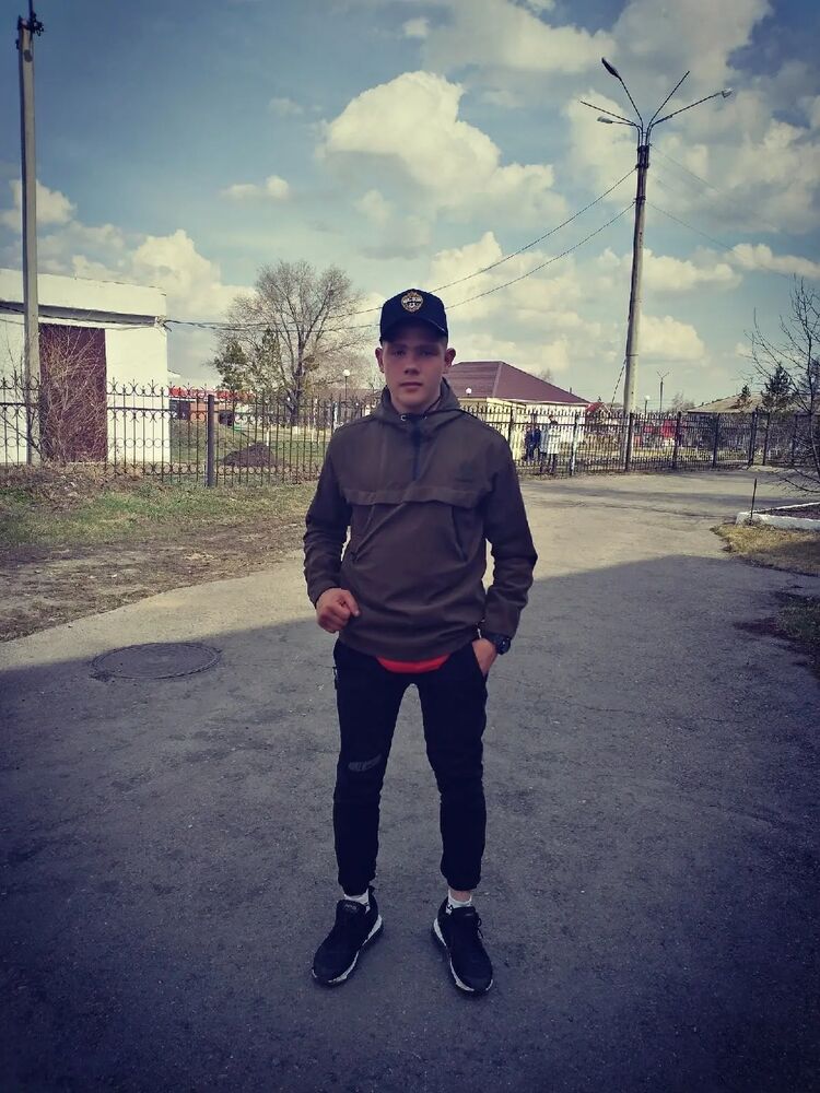  46706851  Vladimir, 24 ,    Lorton