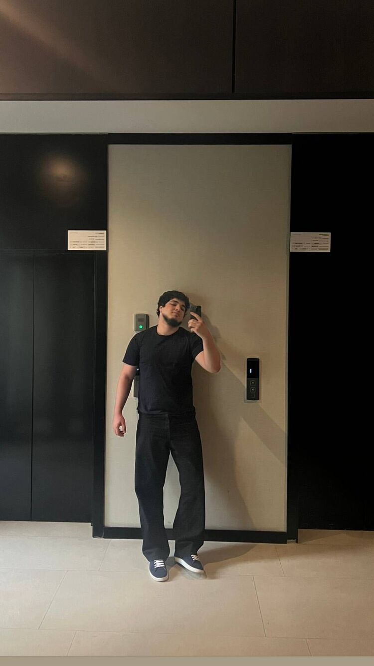  54057011  Adam, 23 ,    