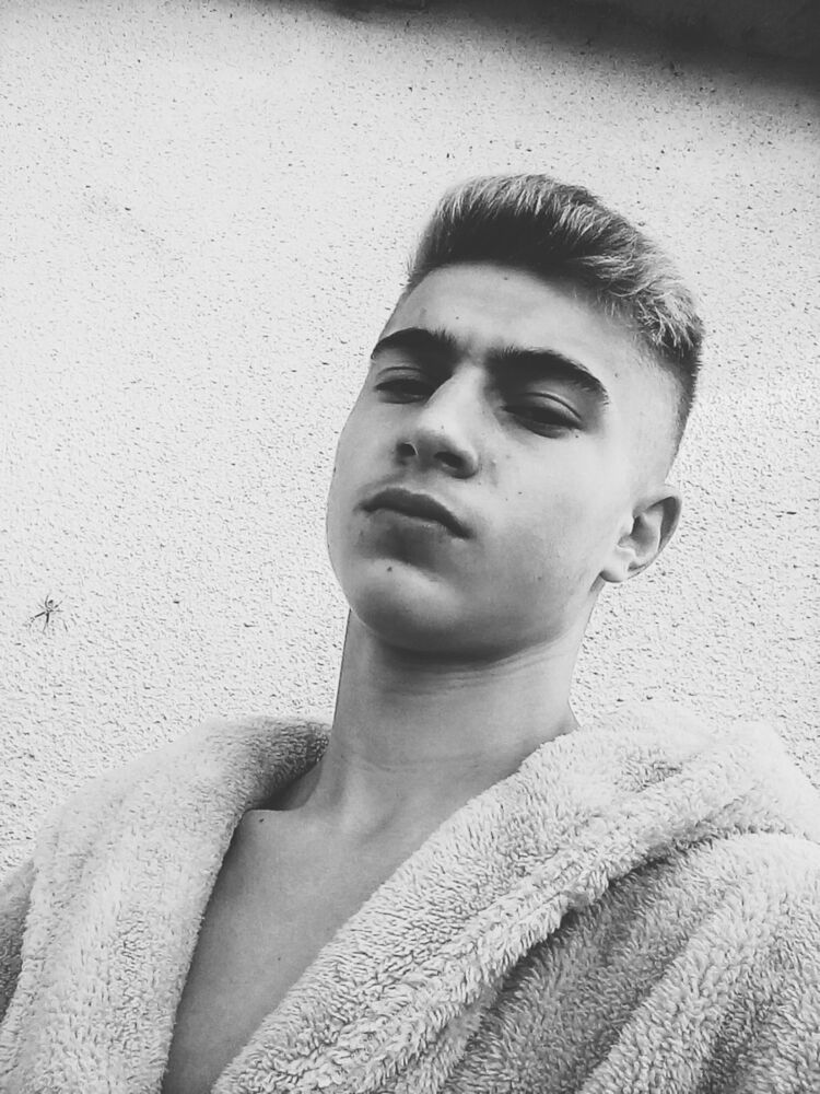  10662091  Alex, 28 ,    