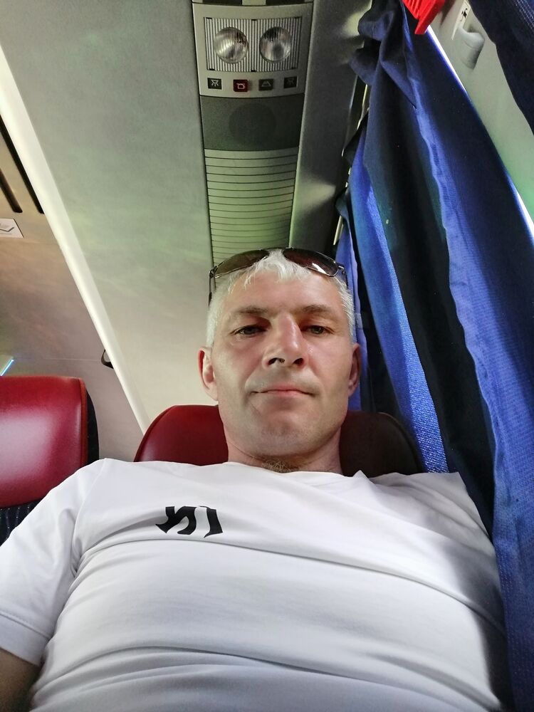  27844911  Viktor, 47 ,    -