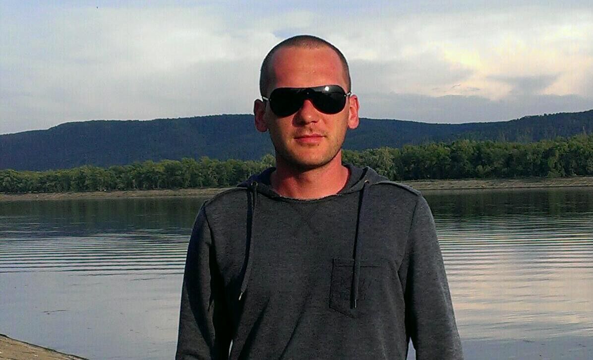  7779811  Pavel, 38 ,    