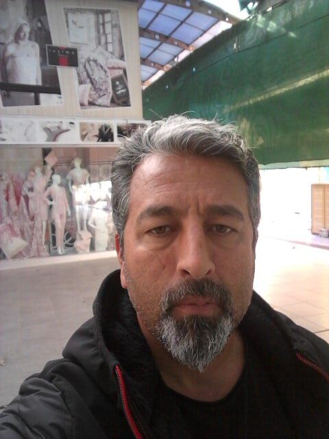  23003941  Carlos, 48 ,    