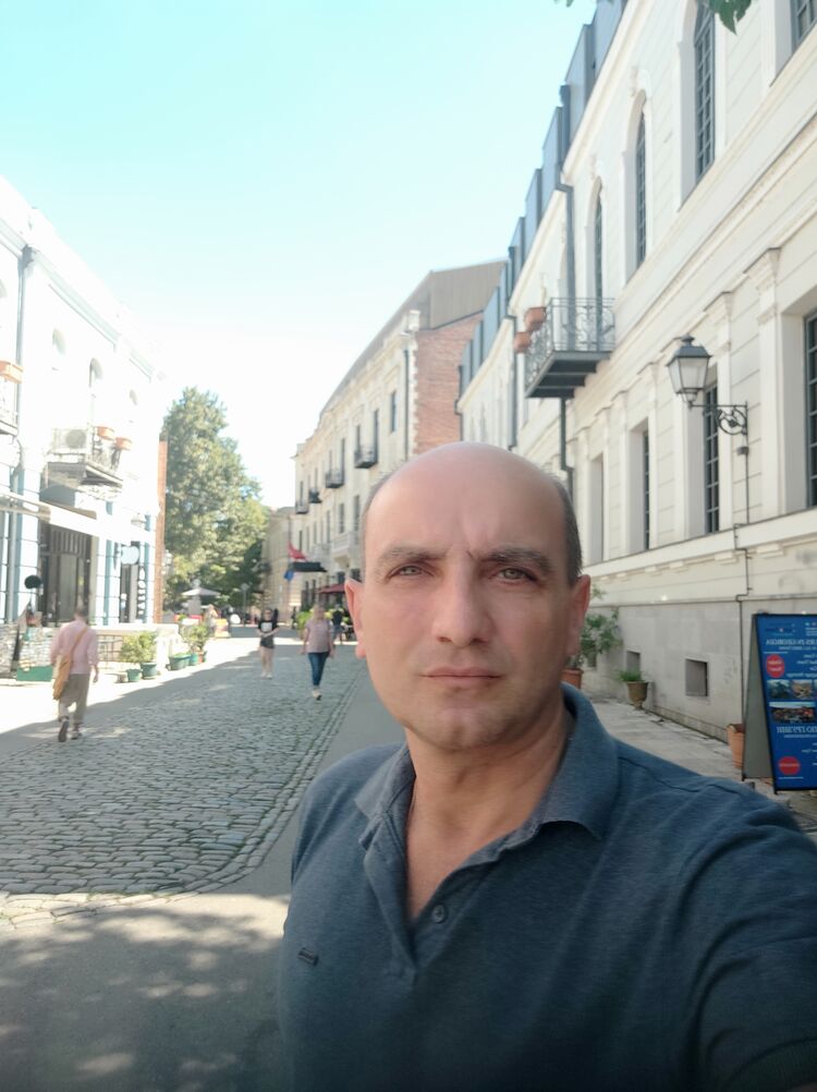  45472731  Lasha, 37 ,    