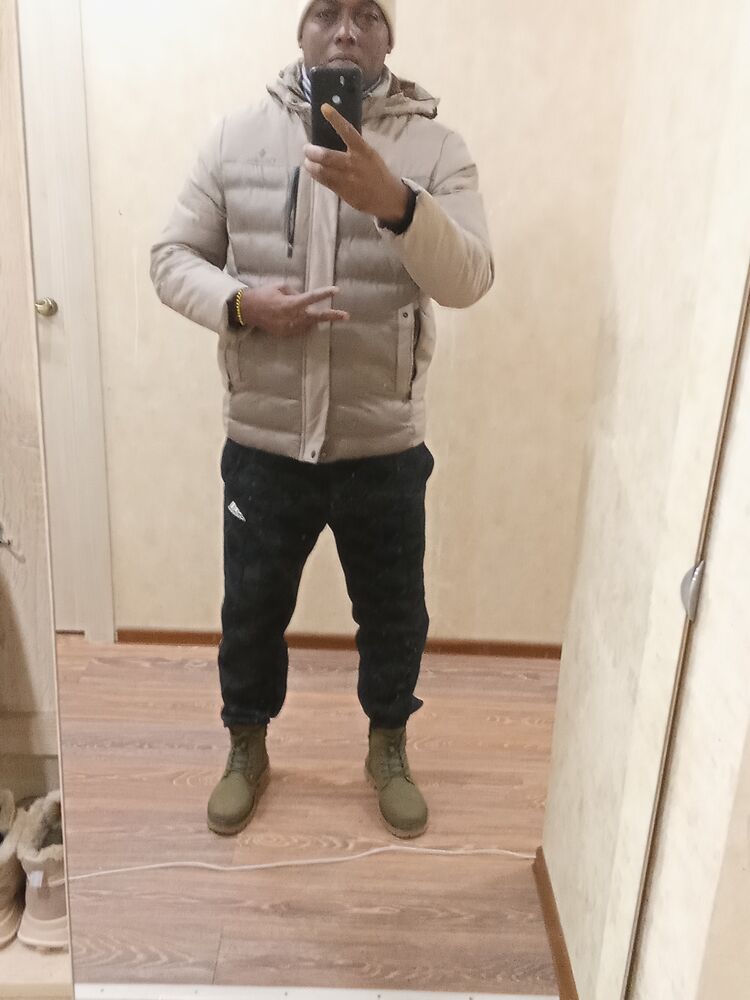  41154271  Daniel, 44 ,    