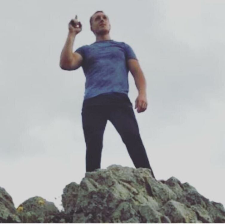  22489801  , 37 ,    