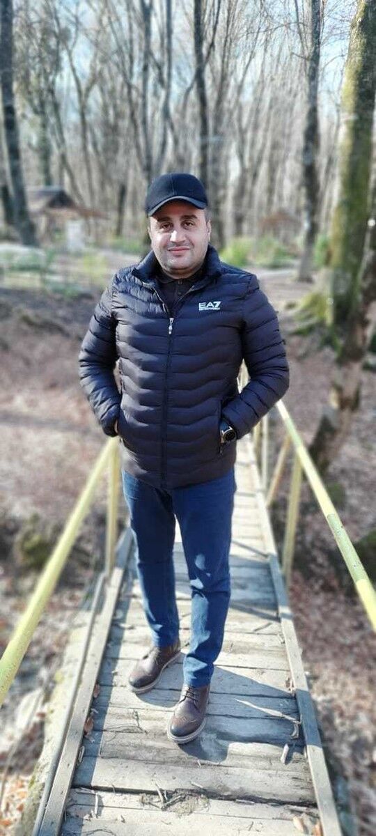  19303891  Emil, 41 ,    