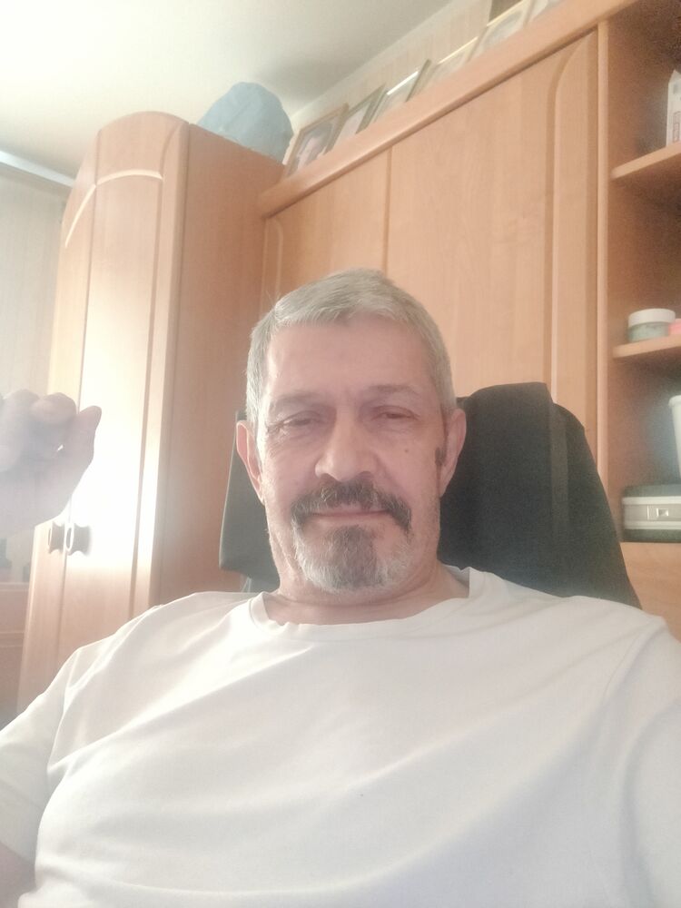 52955041  Roman, 60 ,    