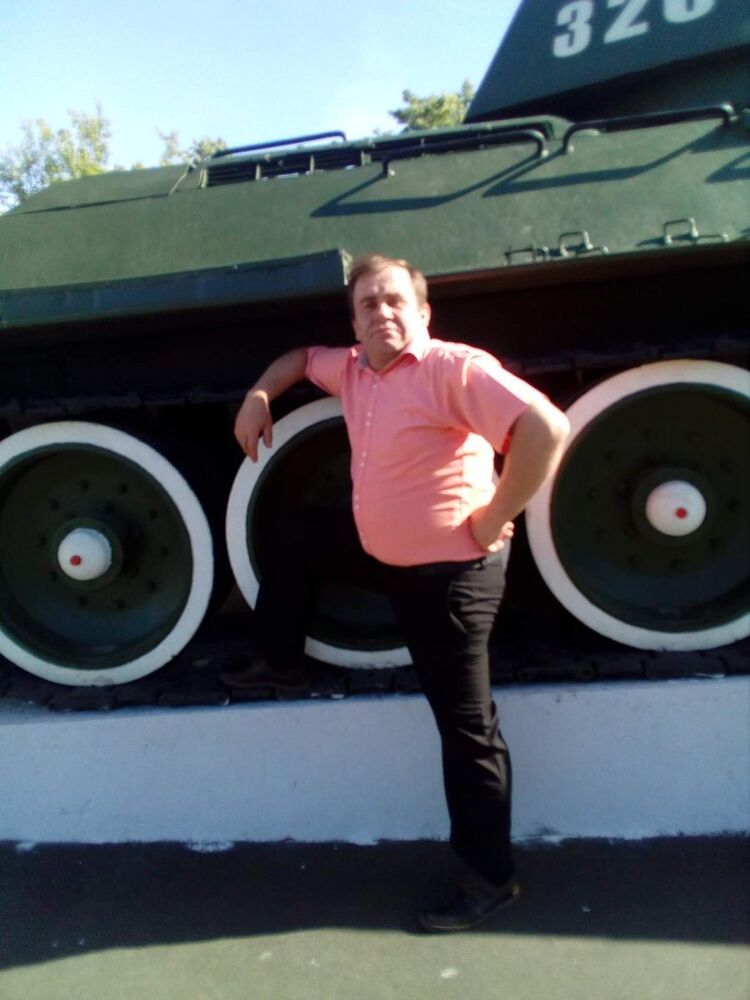  16876651  Viorel, 52 ,    