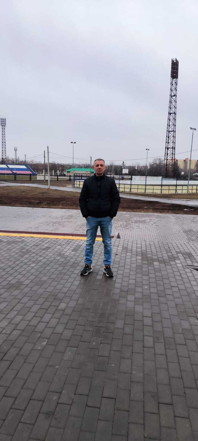  49404301  Slavik, 51 ,    