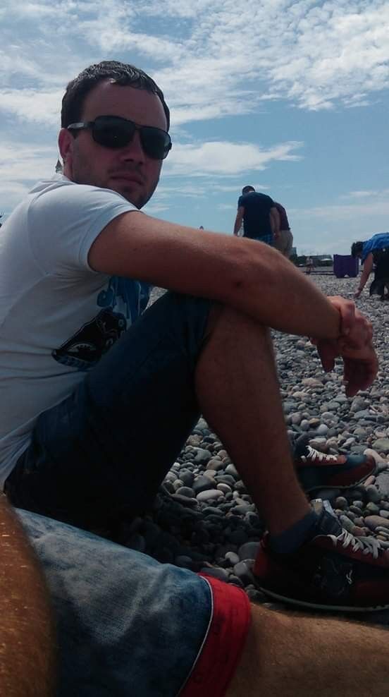  15836081  Oto, 33 ,    