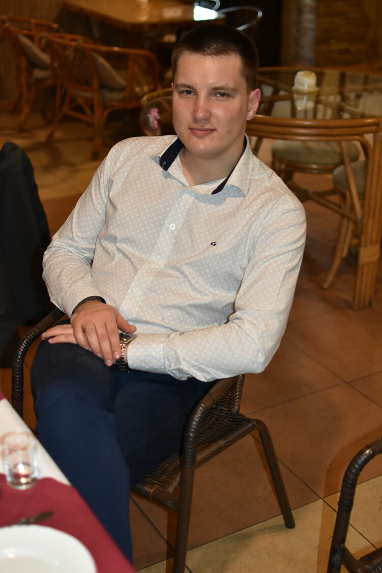  18025931  Slimainis, 37 ,     