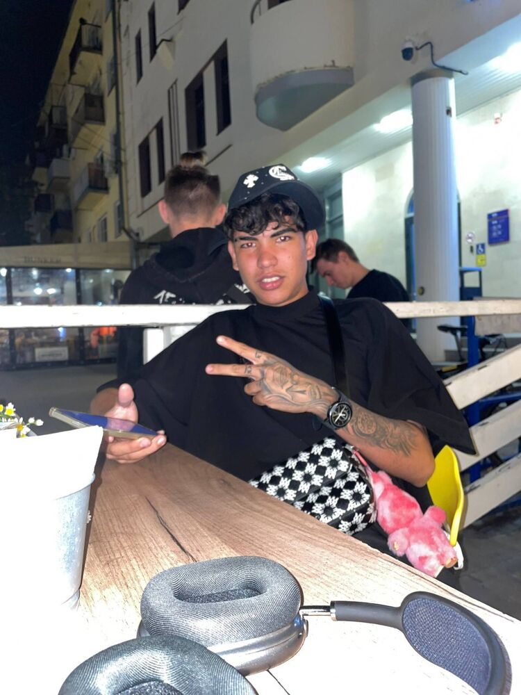  54037311  Anderson, 19 ,     