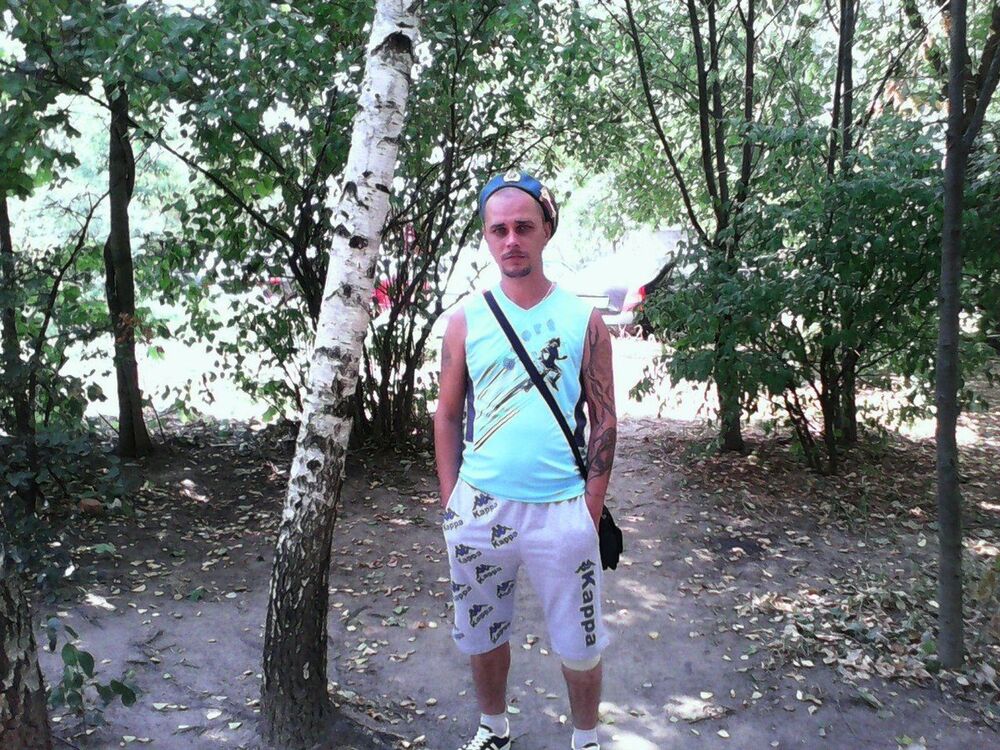  18869171  Konstantin, 41 ,    