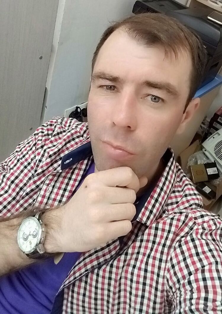  30148331  Pavel, 37 ,    